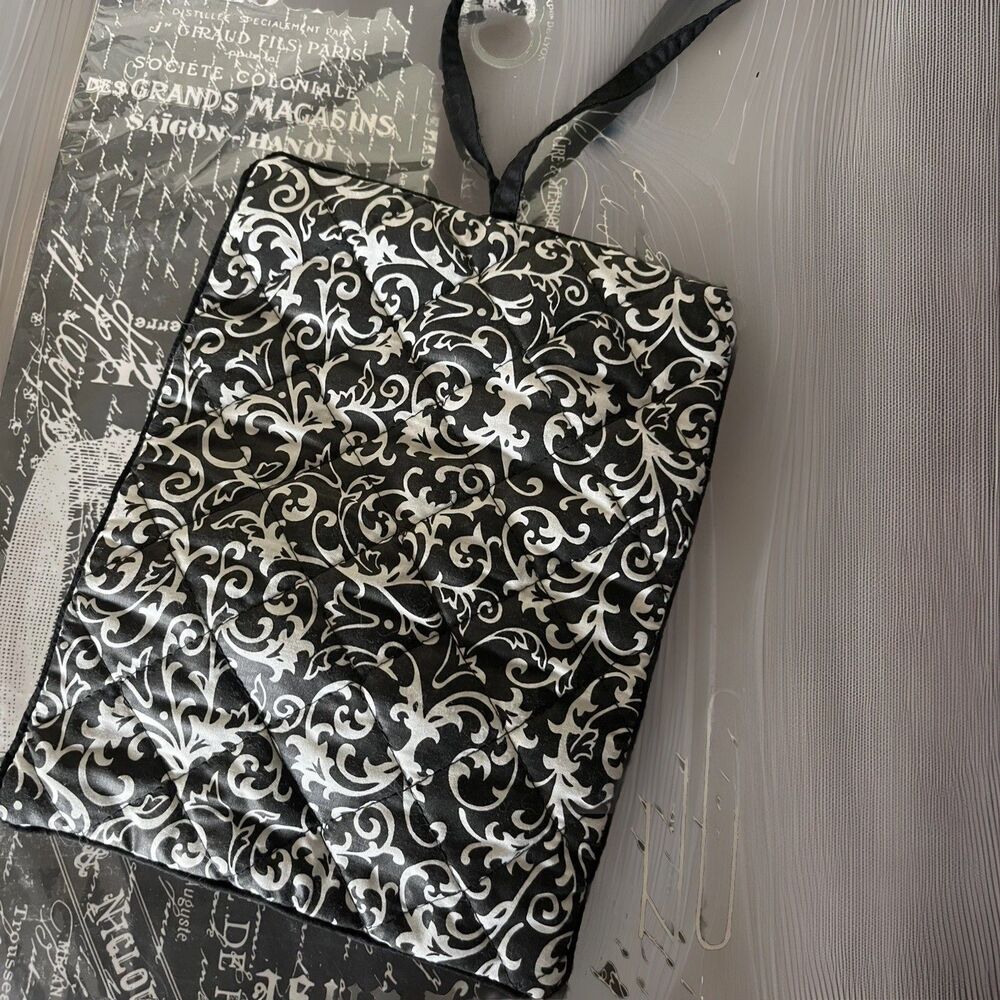 Quilted All Wrapped Up Travel Jewelry Wrap Up Organizer Bag White/Black Damask